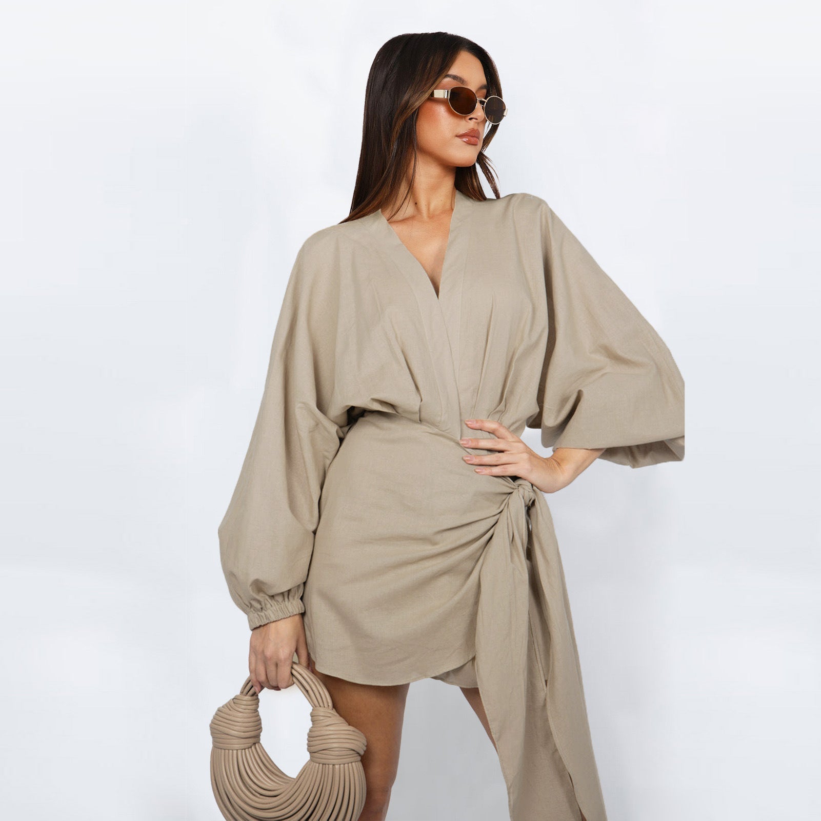 【BEST SELLER】🔥No. 1 in Dresses🔥 A flattering crossover neckline and a defining bow: the dress that understands you. 👗💫For the woman who knows that elegance is in the details. ✨👗